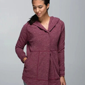 LULULEMON | FIND  YOUR CENTRE WRAP IN RUST BERRY